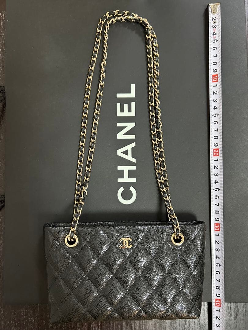 CHANEL シャネル　チェーンバッグ　黒　キャビアスキン