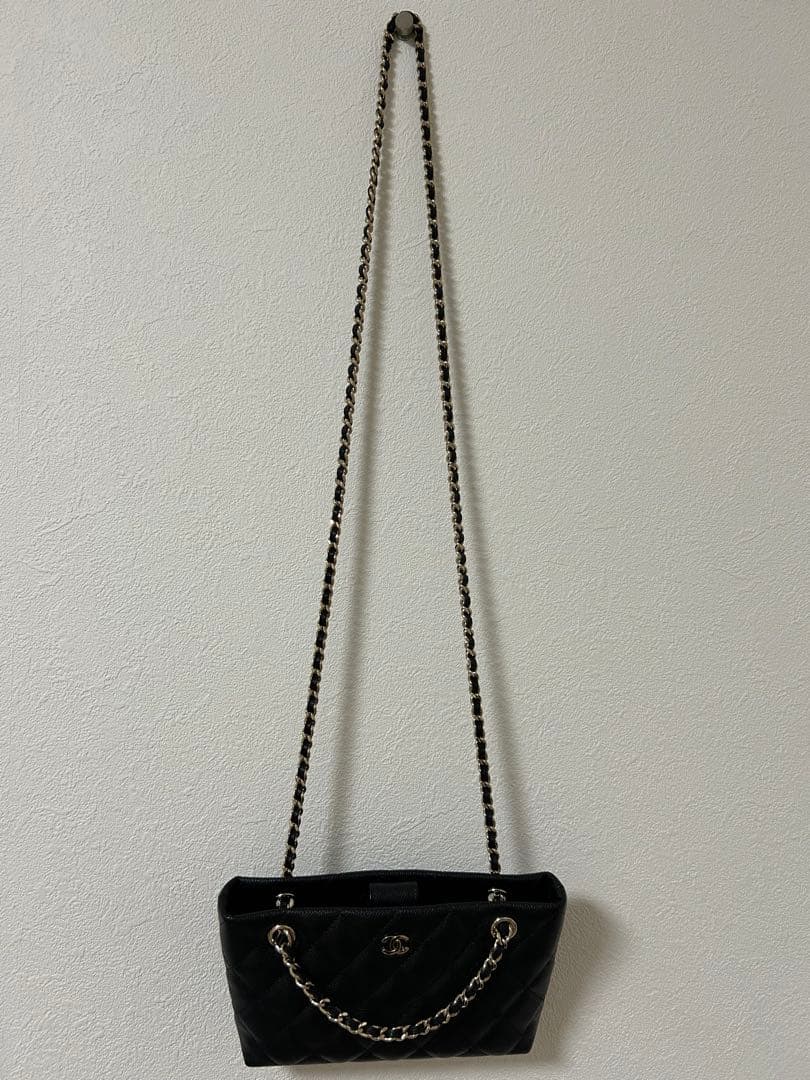 CHANEL シャネル　チェーンバッグ　黒　キャビアスキン