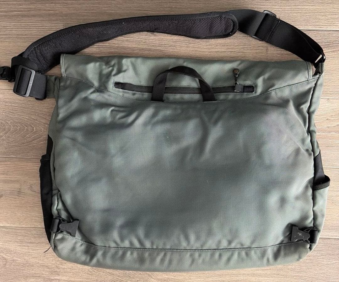 patagonia メッセンジャーバッグ クリティカルマスバッグ　グレー