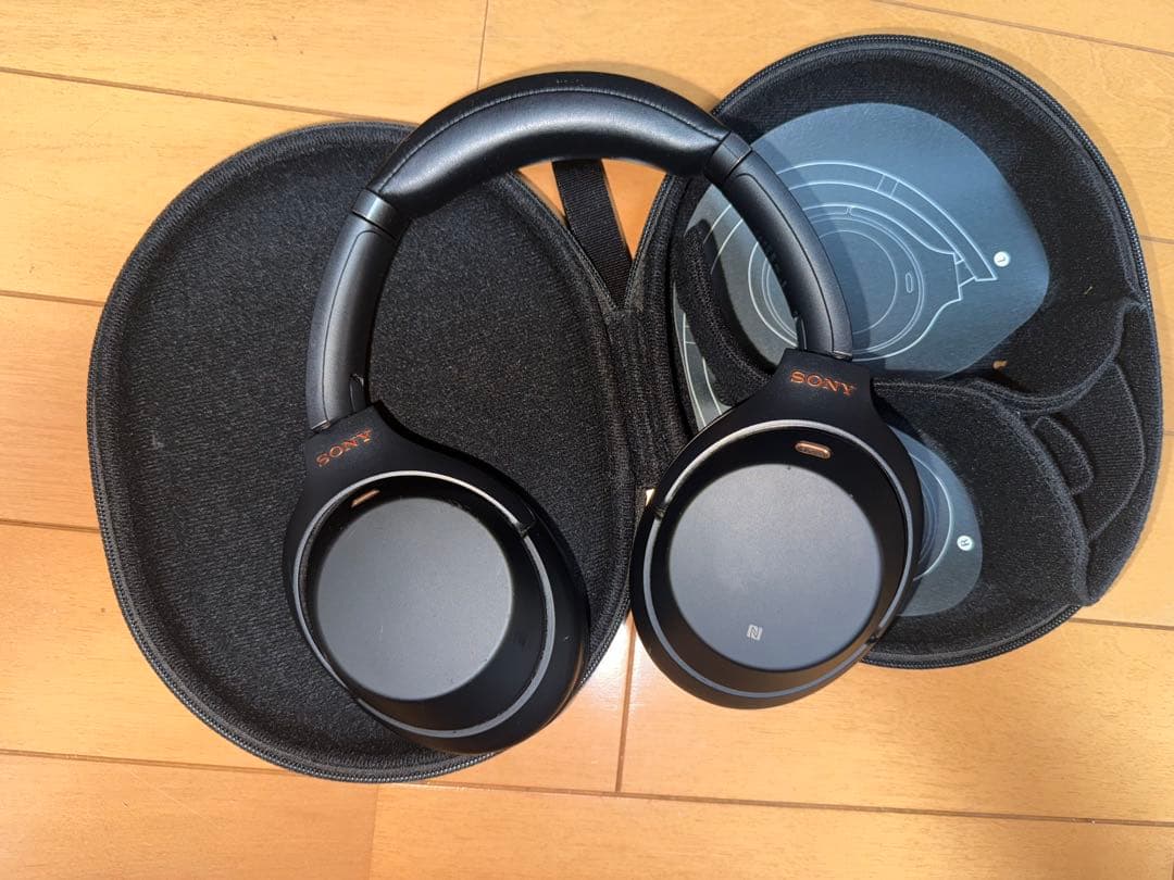 SONY ワイヤレスヘッドホン ブラックWH-1000xm3 ほぼ未使用
