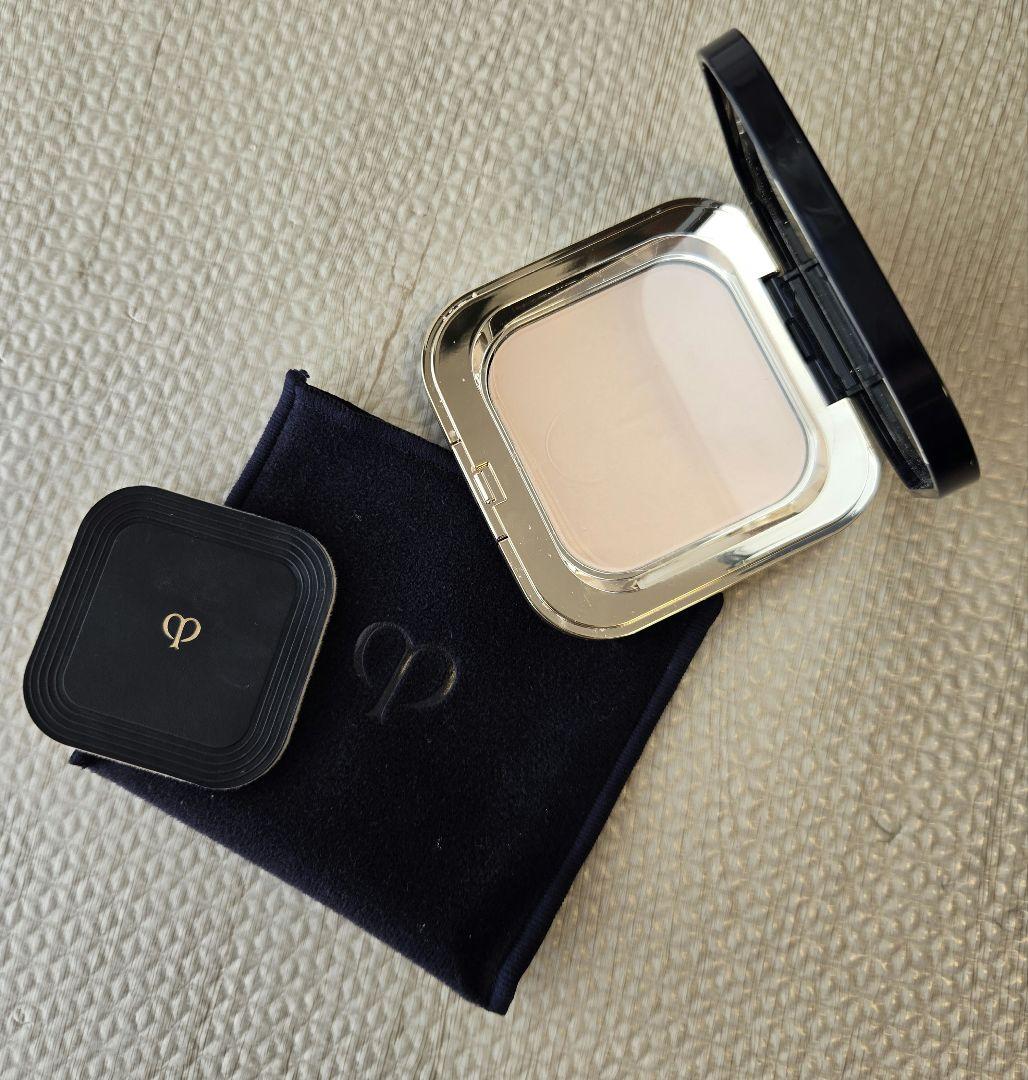 クレ・ド・ポー　ボーテ　プードルコンパクトエサンシエルn　本体【パフ未使用】