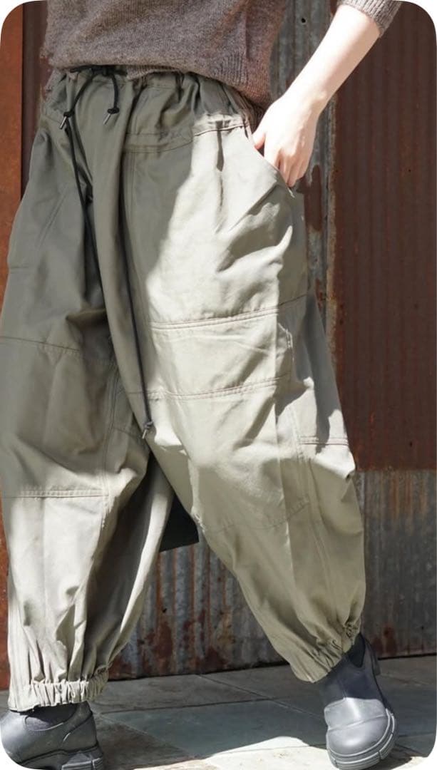 JUN MIKAMI ポリエステルツイルヴァリアブルパンツ　カーキ