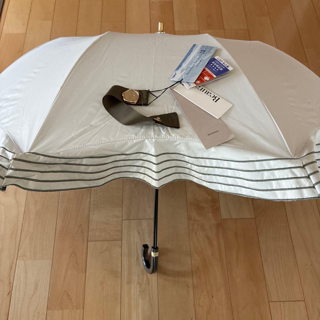 ビューランス　持ち手付き晴雨兼用日傘　ホワイト×カーキライン刺繍