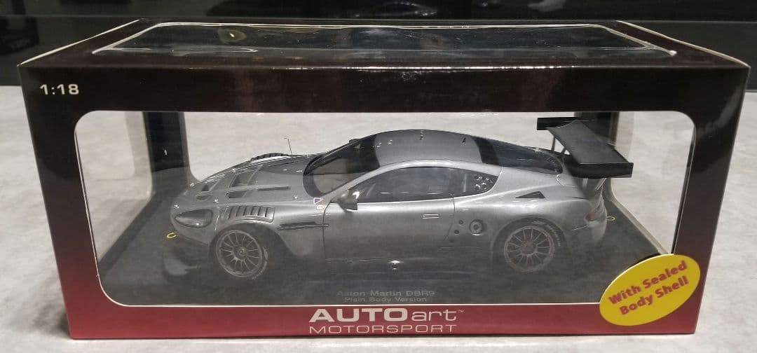 【レア　美品】オートアート1/18 アストンマーチン DBR9　プレーンボディ