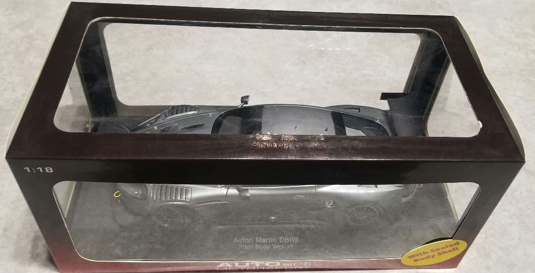 【レア　美品】オートアート1/18 アストンマーチン DBR9　プレーンボディ
