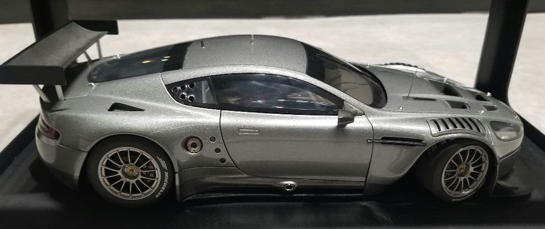 【レア　美品】オートアート1/18 アストンマーチン DBR9　プレーンボディ