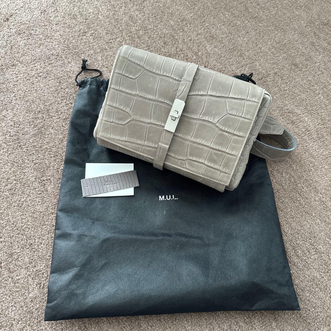 m.u.lクロコ型押しボディーバック