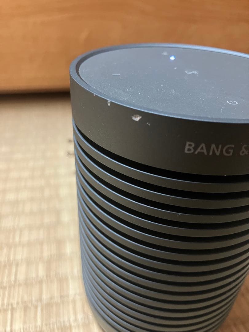 BANG & OLUFSEN ワイヤレススピーカー　充電器はおまけとして
