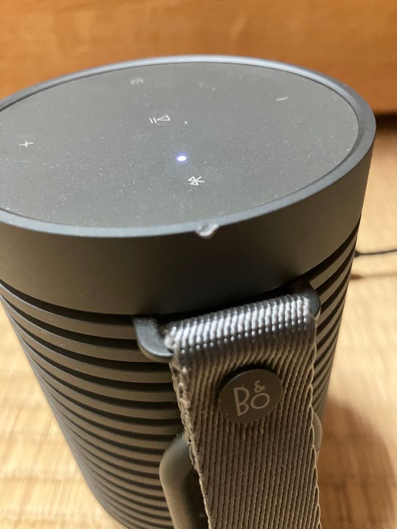 BANG & OLUFSEN ワイヤレススピーカー　充電器はおまけとして