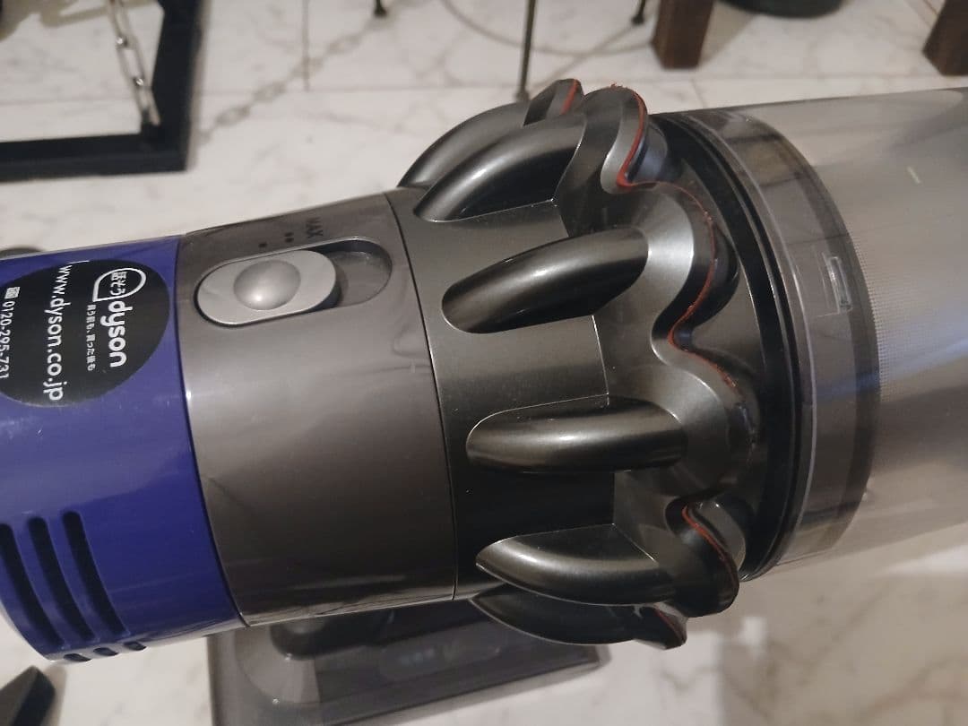 雨*郎様 Dyson V10／SV12 Fluffy 本体＋付属品 動作確認済