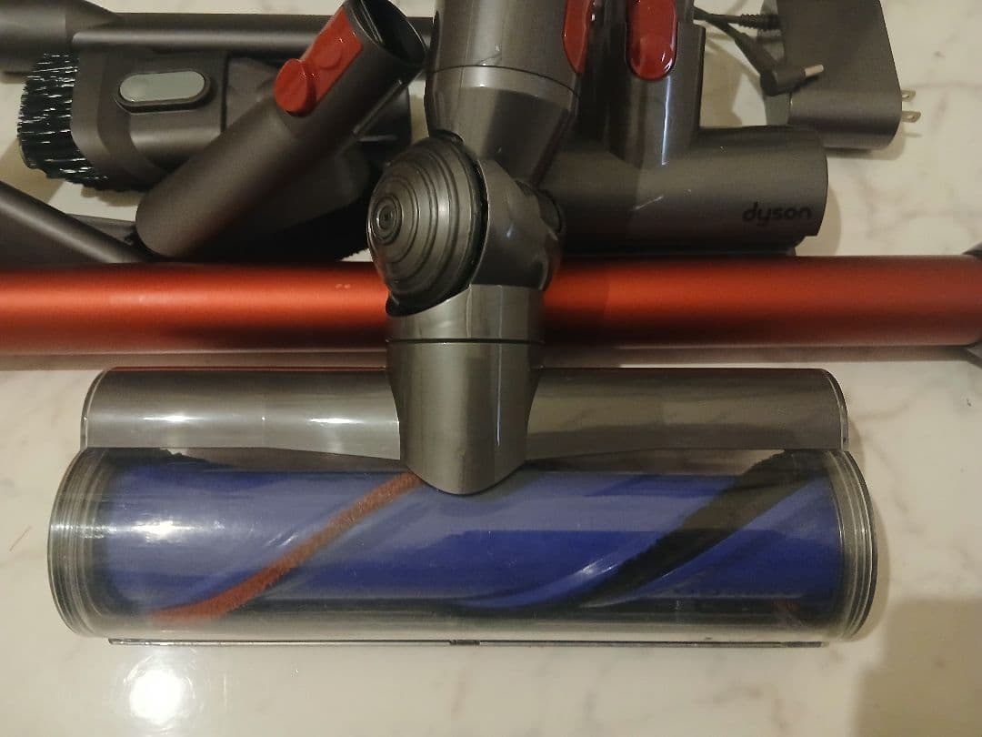 雨*郎様 Dyson V10／SV12 Fluffy 本体＋付属品 動作確認済