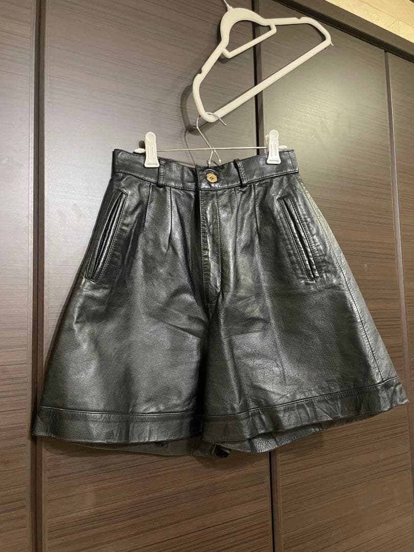 【LEEGA】 ショートパンツ キュロット 黒 F ワイド Aライン 本革