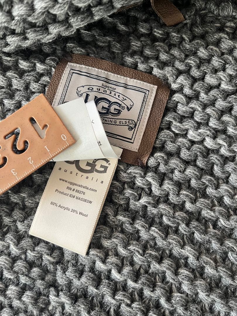 りちゃ さま専用UGG australia ⚫︎クポンチョ⚫︎未使用⚫︎ニット コート