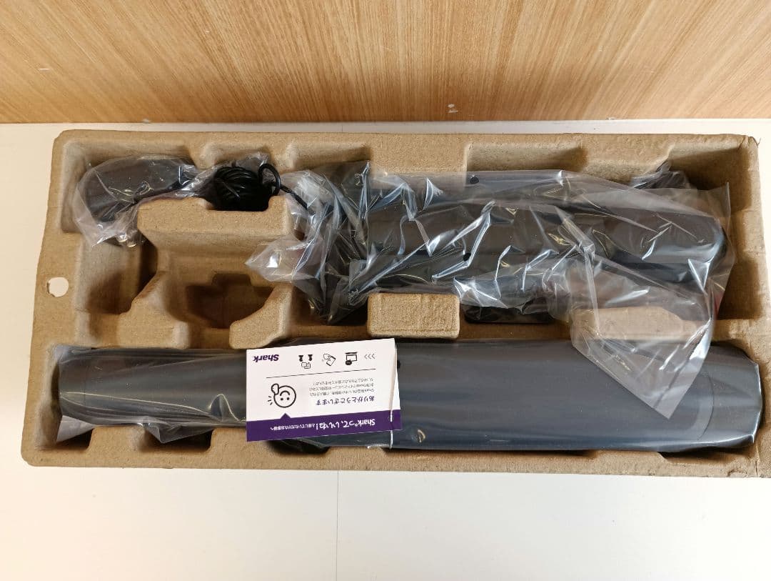 ③SHARK充電式ハンディクリーナー未使用ですが箱ダメージ有り