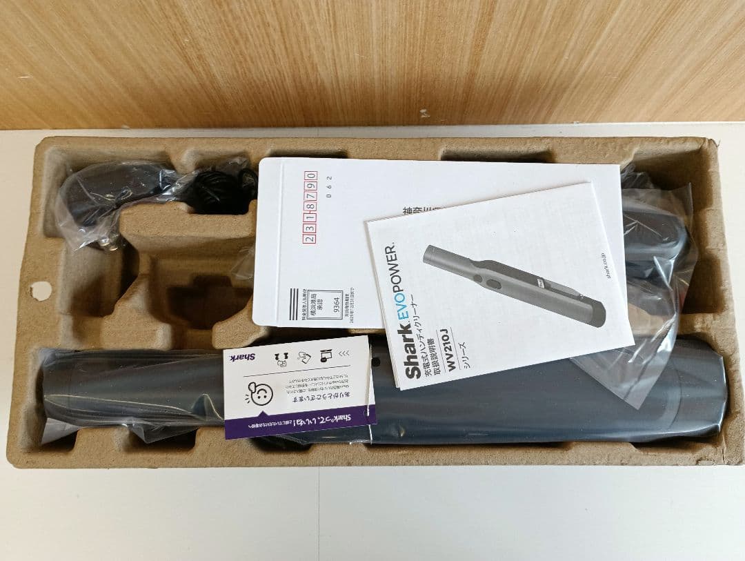 ③SHARK充電式ハンディクリーナー未使用ですが箱ダメージ有り