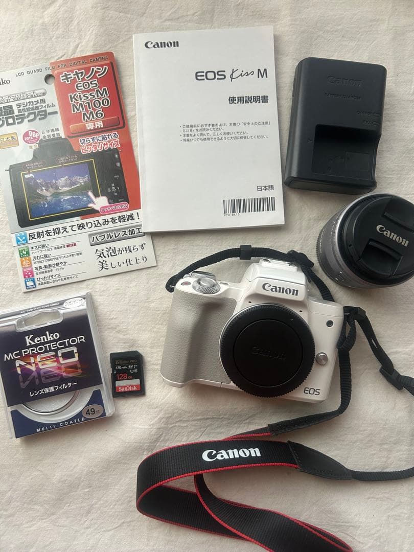 結*様 Canon EOS Kiss M ホワイト レンズ付 SDカード他 付属