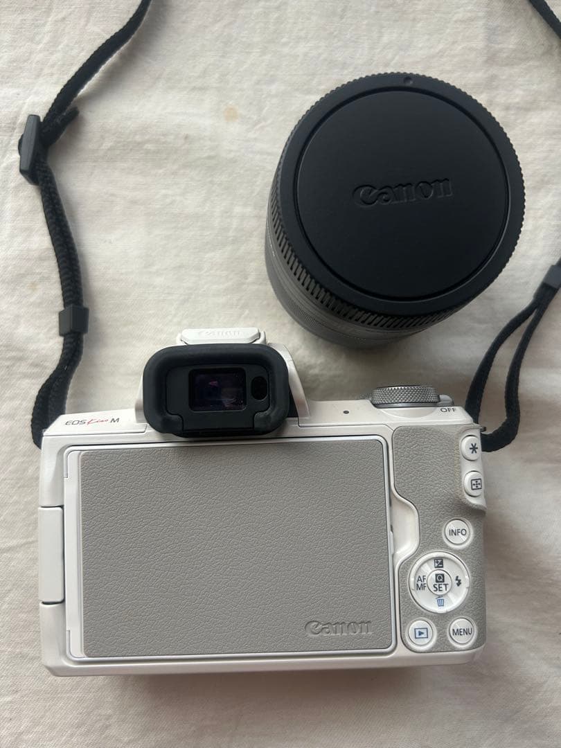 結*様 Canon EOS Kiss M ホワイト レンズ付 SDカード他 付属