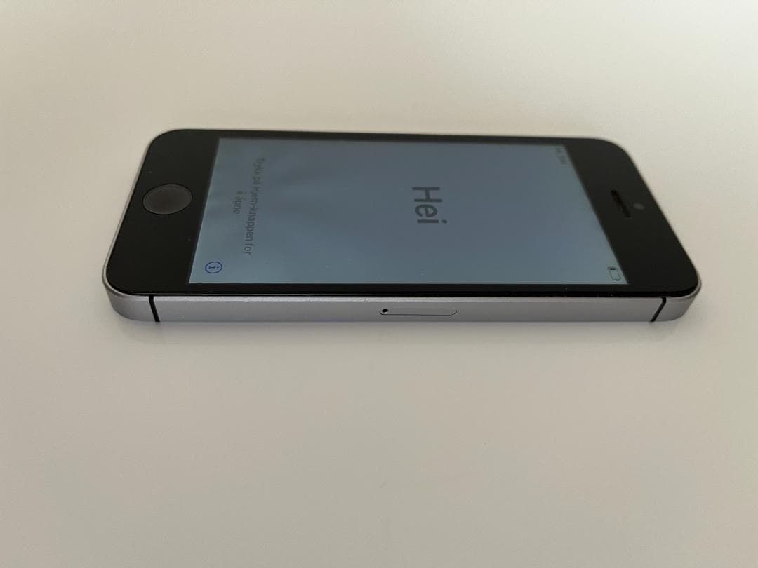 ぽ　iPhone SE（第1世代）128GB SIMフリー 動作確認済み