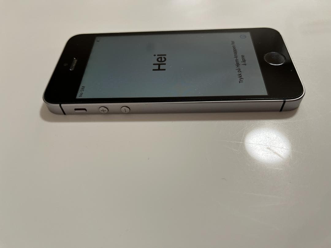 ぽ　iPhone SE（第1世代）128GB SIMフリー 動作確認済み