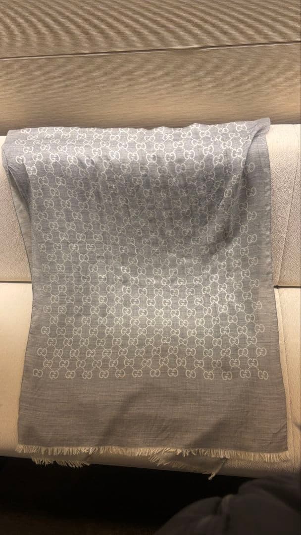 GUCCI グレー ロゴパターン ストール