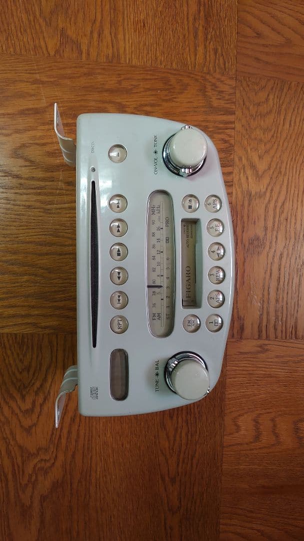 日産フィガロ 希少 純正オーディオ ラジオ.CD.カセット動作確認済み