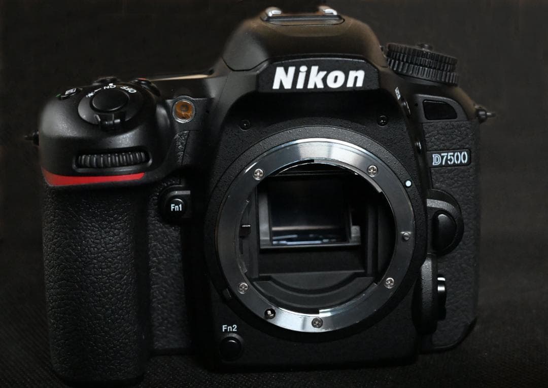 【撮影枚数3,798枚】ニコンD7500 18-140 キット+ SD128ギガ