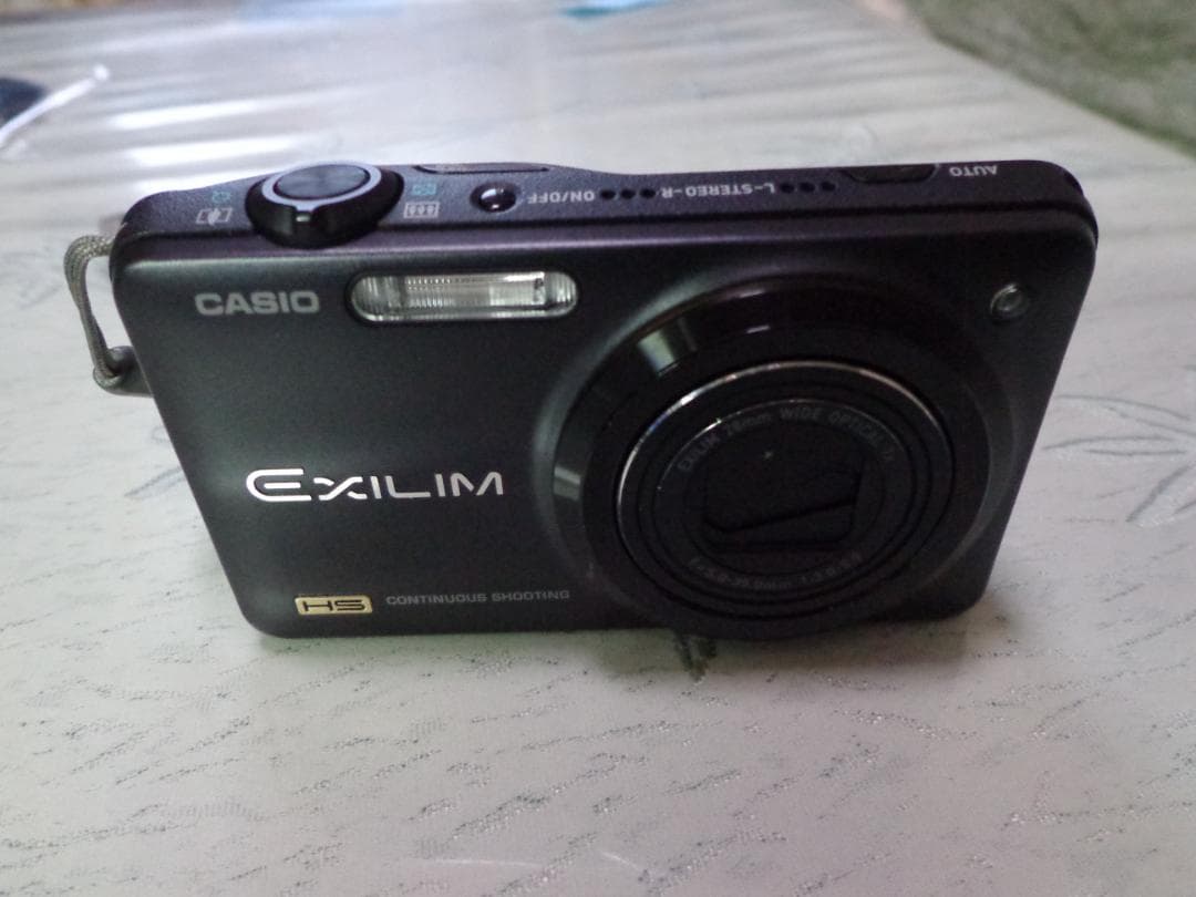 【美品】 CASIO EXILIM EX-ZR10 コンデジ 箱付き