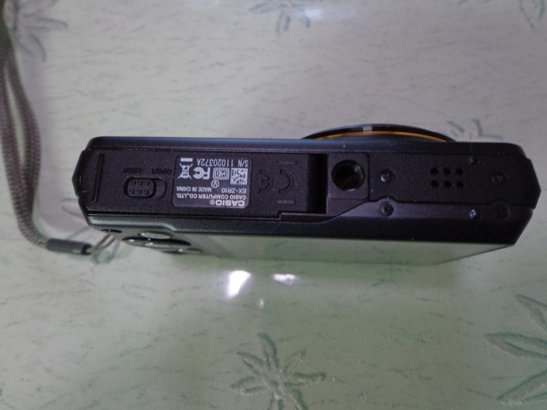 【美品】 CASIO EXILIM EX-ZR10 コンデジ 箱付き