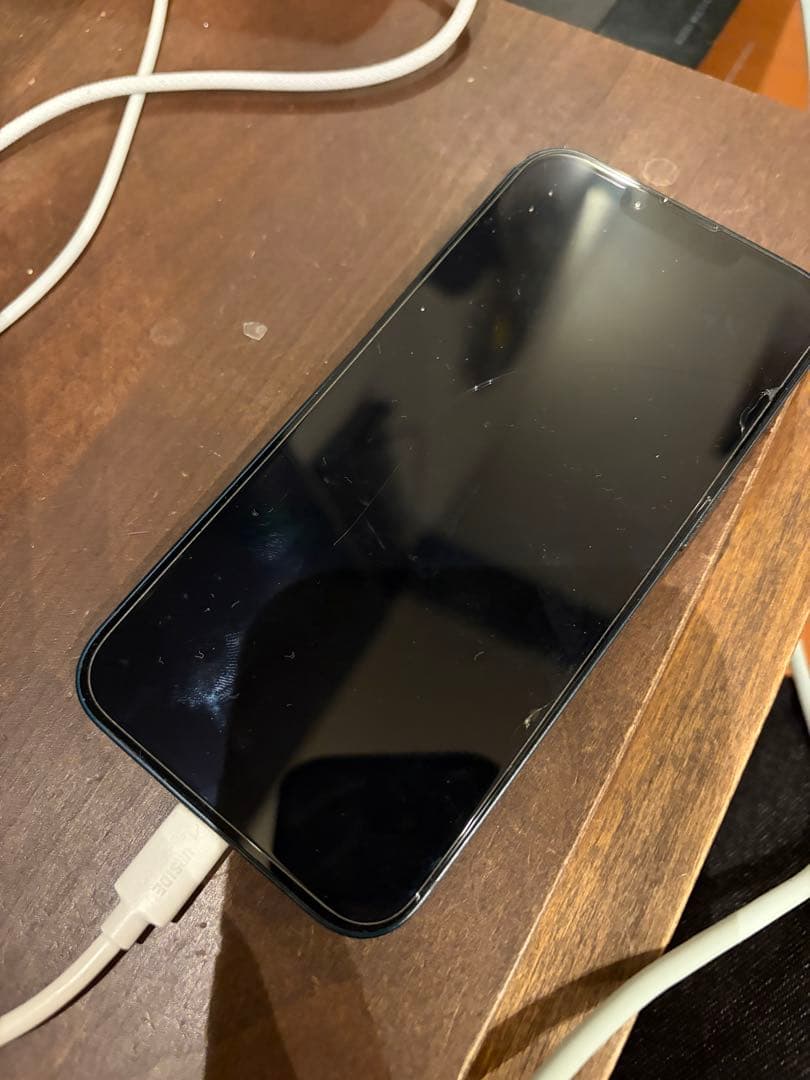 iPhone 14ブラック 背面ひび割れ