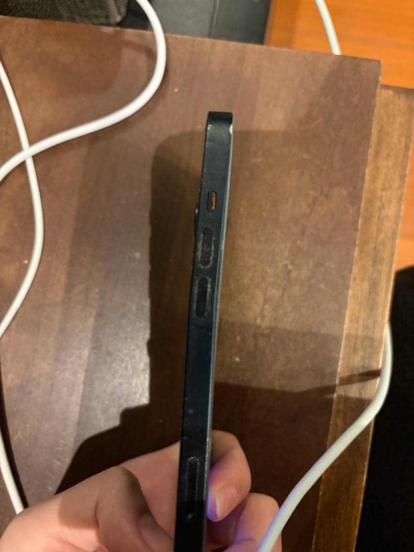 iPhone 14ブラック 背面ひび割れ