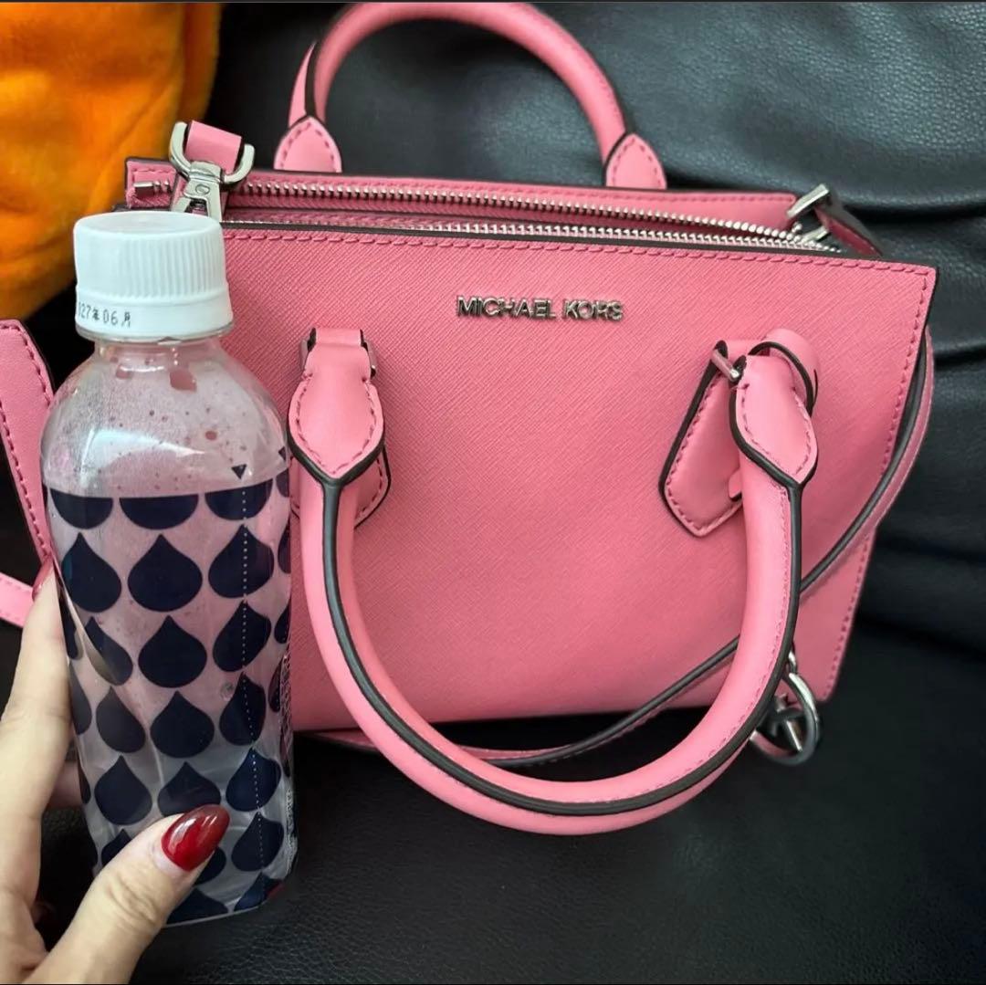 MICHEAL KORSサーモンピンク。セール