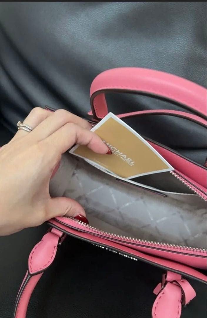 MICHEAL KORSサーモンピンク。セール