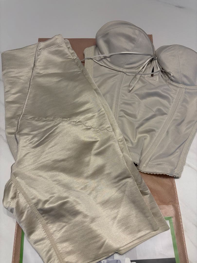 バックレスビスチェ D65 シャンパンベージュ