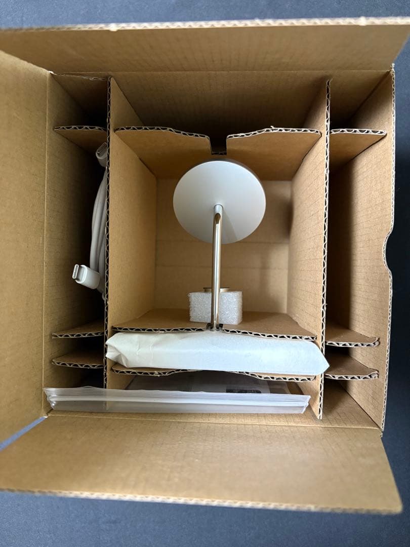 Apple MagSafe 磁気吸着 スタンド型ワイヤレス充電器 非売品 正規品