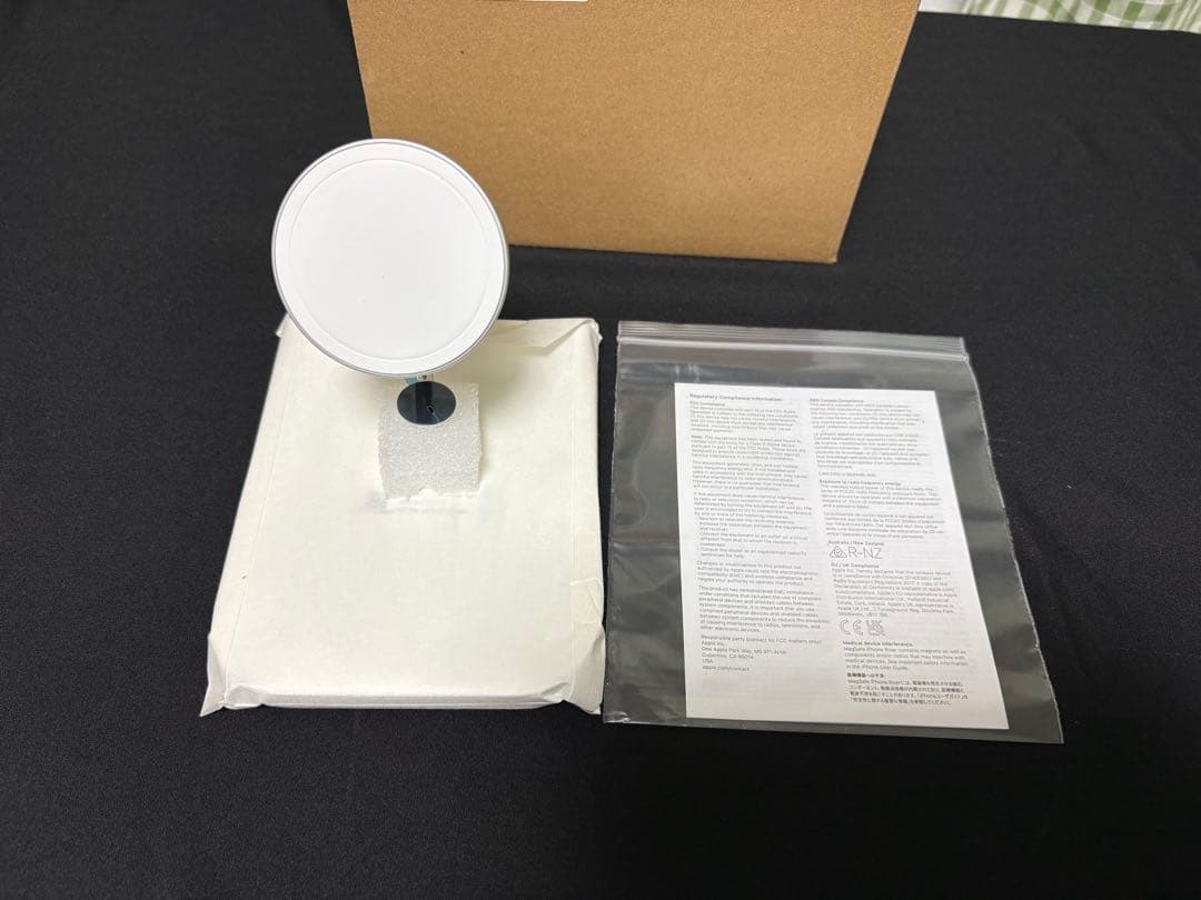 Apple MagSafe 磁気吸着 スタンド型ワイヤレス充電器 非売品 正規品