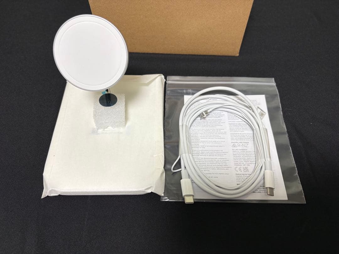 Apple MagSafe 磁気吸着 スタンド型ワイヤレス充電器 非売品 正規品