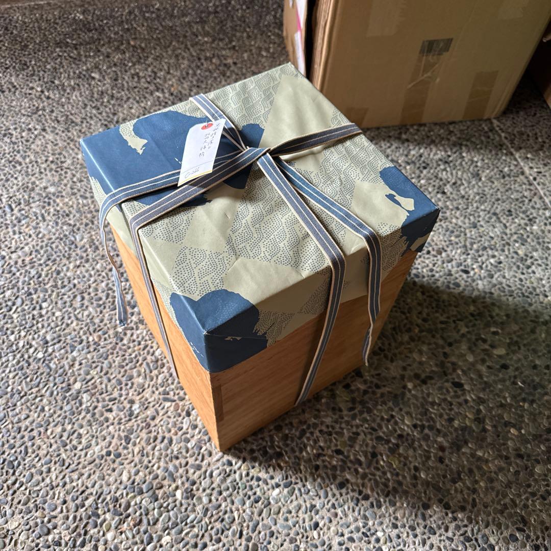 ‼️最後の値段‼️リサイクルFORT‼️new9/13唐物10‼️黒釉牡丹文梅瓶‼️箱入り