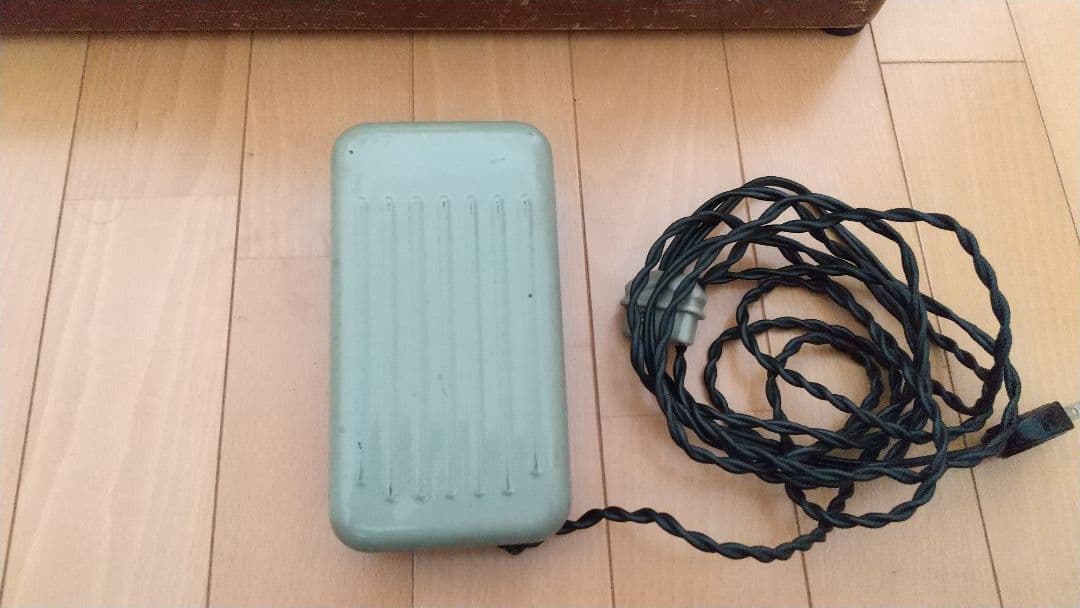 【希少】オシャレ アンティークミシン 木箱付き リッカーミシン 鍵付き