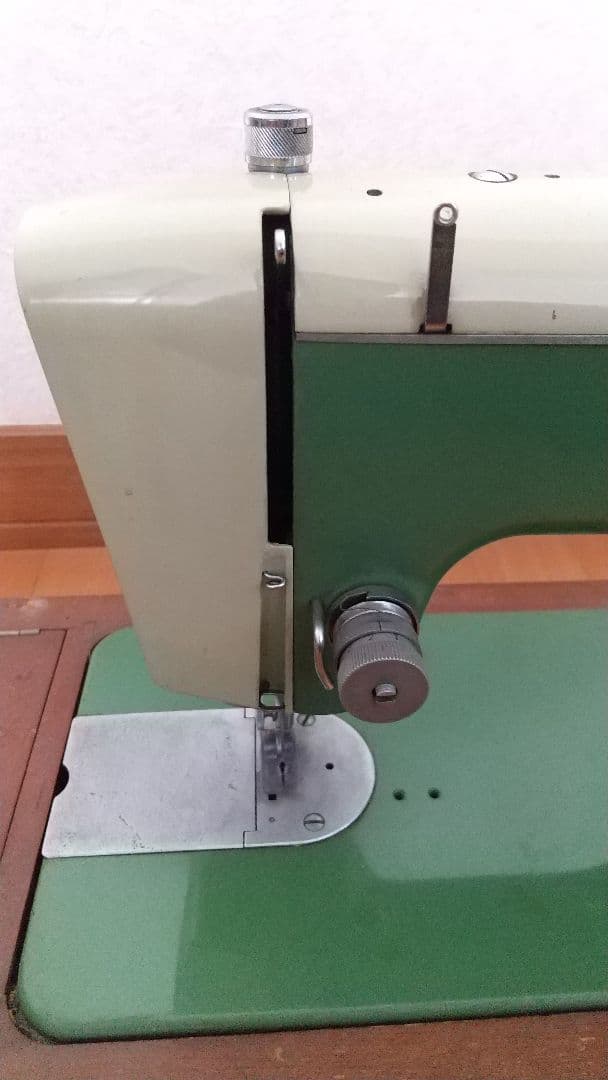 【希少】オシャレ アンティークミシン 木箱付き リッカーミシン 鍵付き