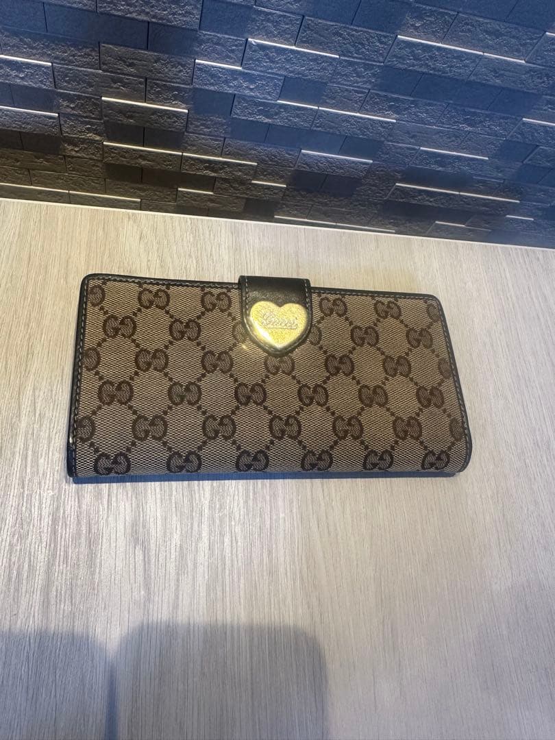 Gucci GGパターン 長財布 ハートロゴ