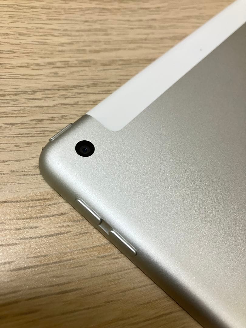 バッテリー容量98%★iPad 第7世代 32GB Wi-Fi セルラー ドコモ