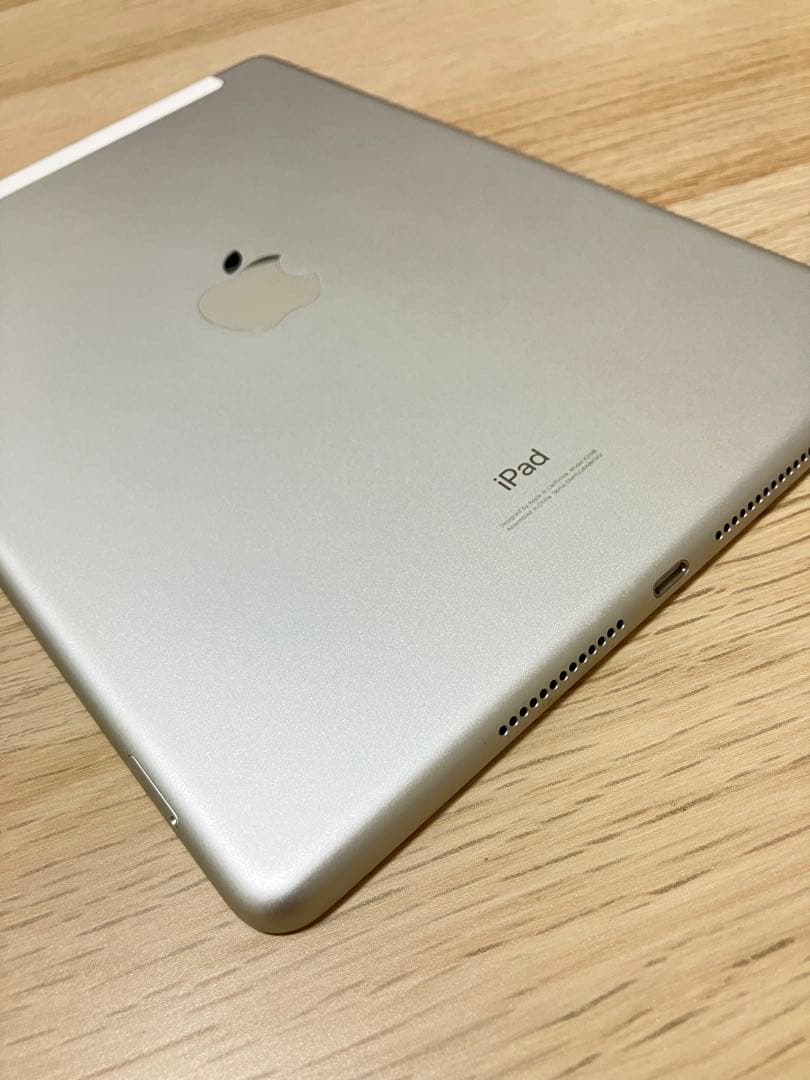 バッテリー容量98%★iPad 第7世代 32GB Wi-Fi セルラー ドコモ