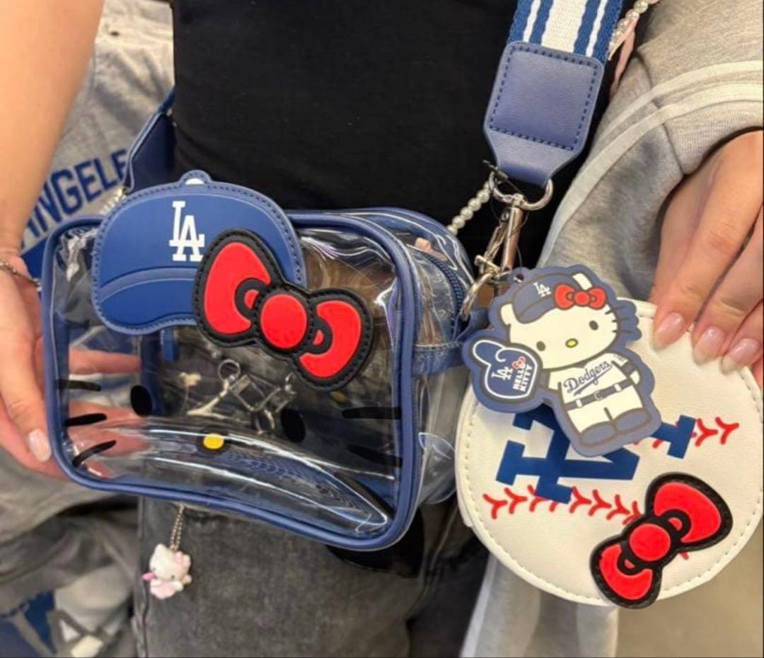 ハローキティ LAドジャース コラボ　ポーチ　バッグ