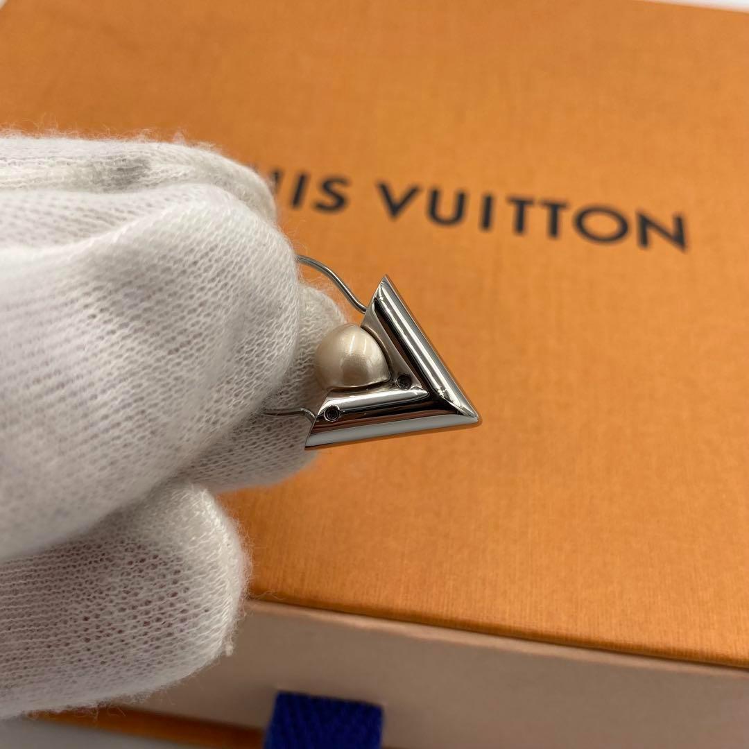 ！美品！　ルイヴィトン　ピアス　V シルバー
