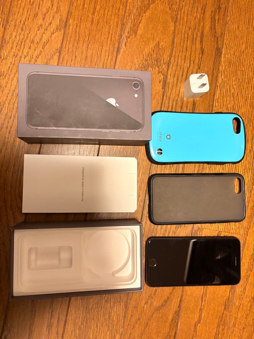 Apple iPhone 8 本体 ブラック 箱、ケース、充電器付き SIMなし