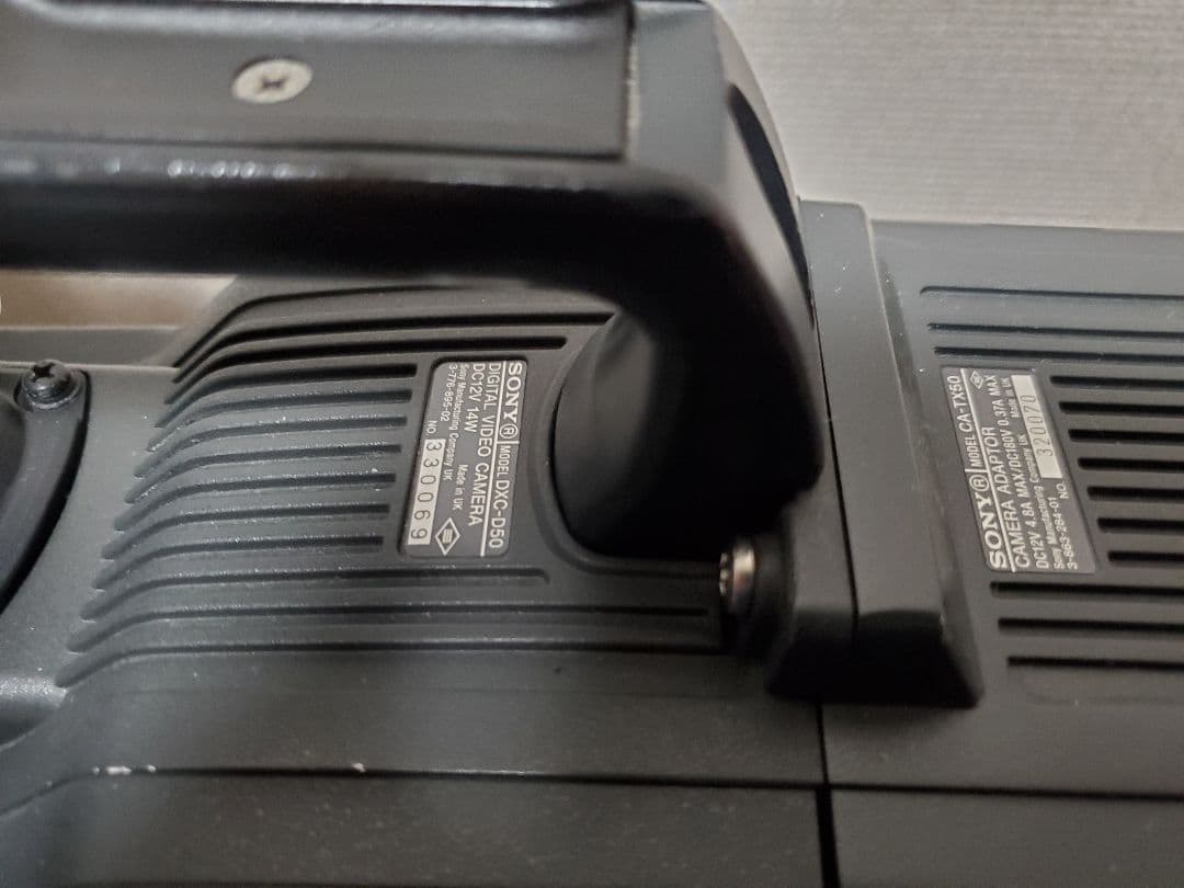 SONY DXC-D50+CA-D50+レンズ　ケース・フネ付