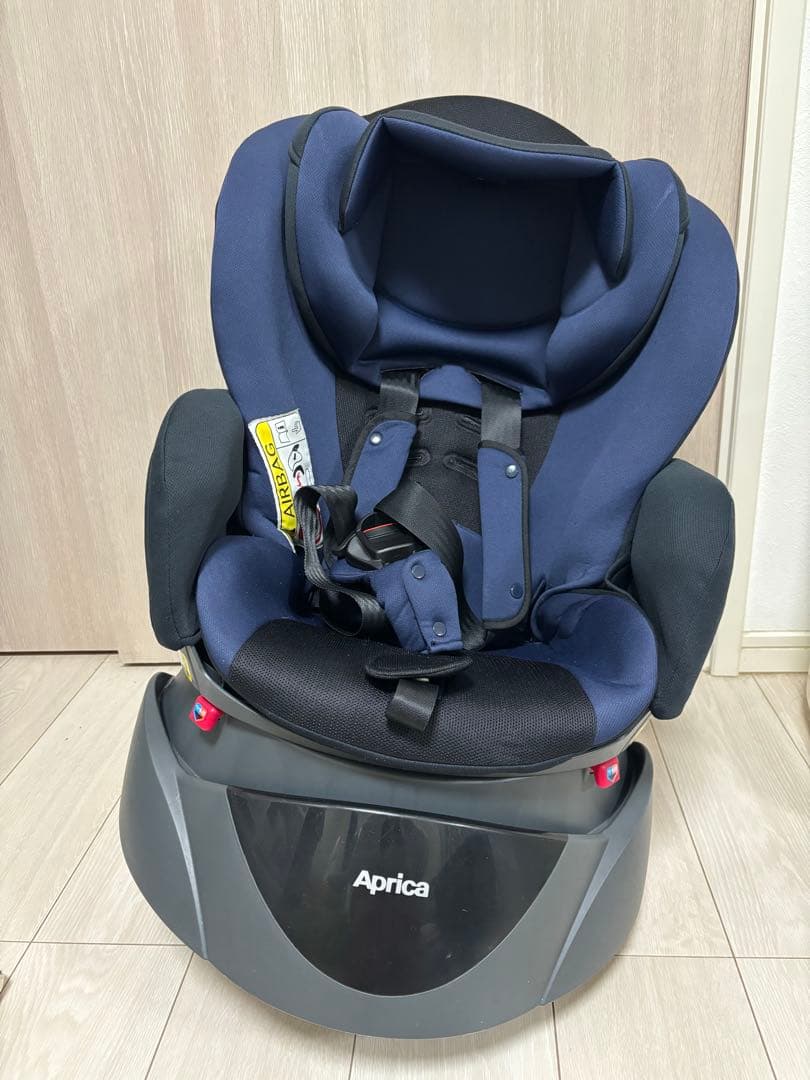 Aprica ネイビー チャイルドシート　ディアターンプラス　アップリカ