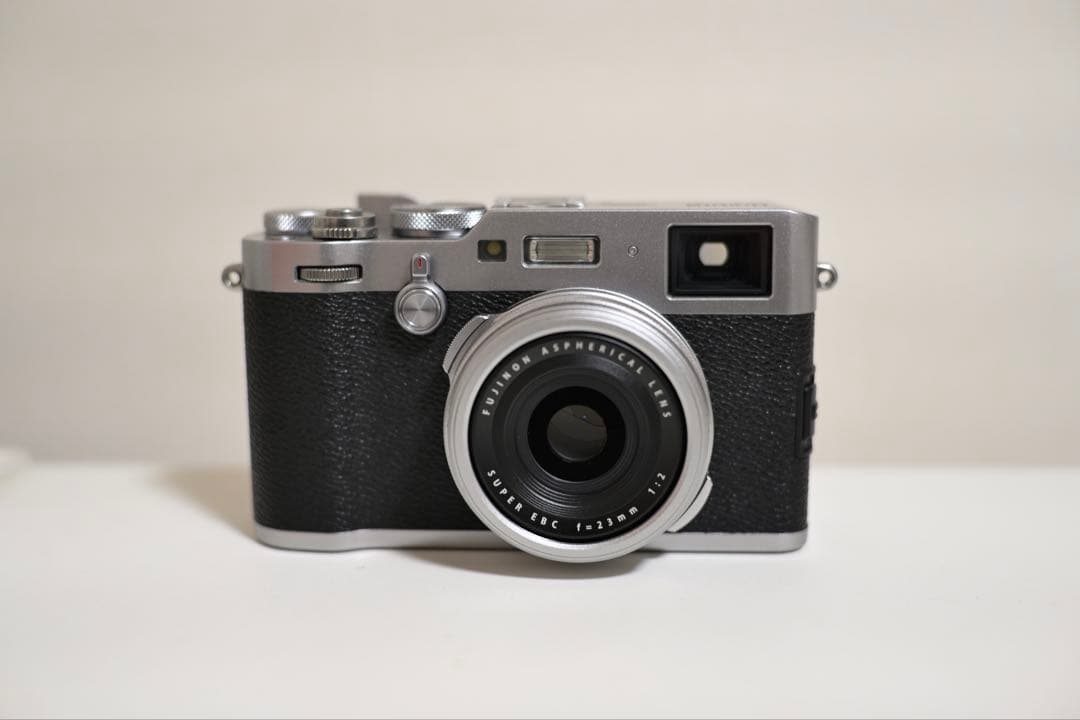 富士フイルム　FUJIFILM X100F シルバー　ボディ (訳あり)