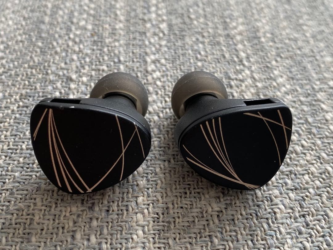 水月雨 MOONDROP 耳掛け式 カナル型 イヤホン Aria ブラック⑦