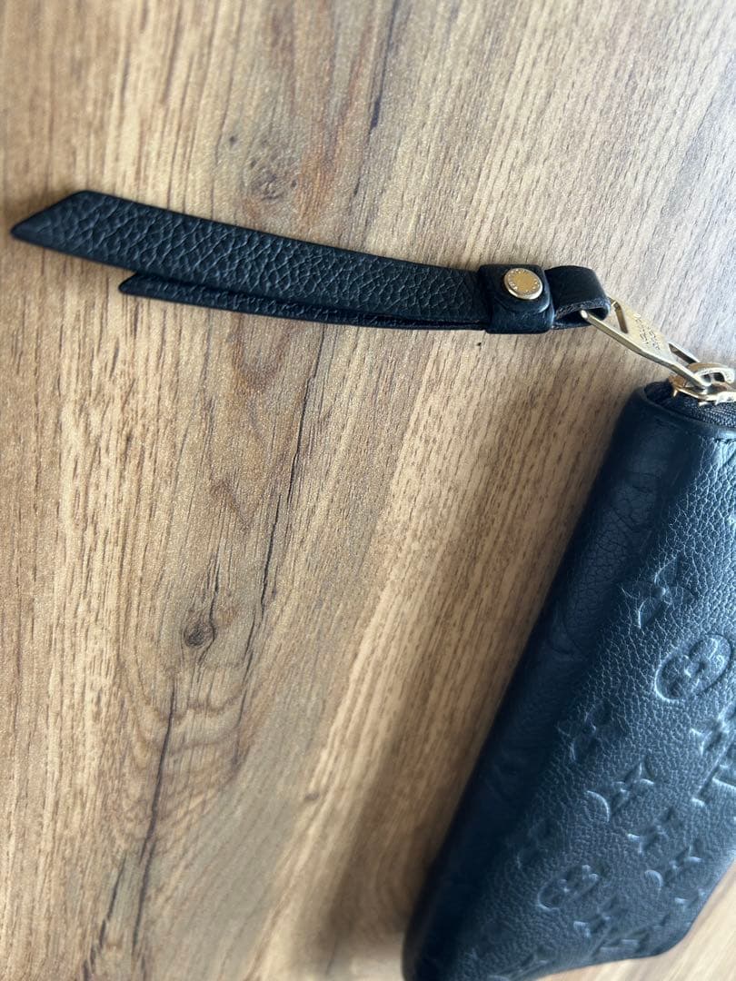 ルイ・ヴィトン アンプラント ジッピーウォレットブラック